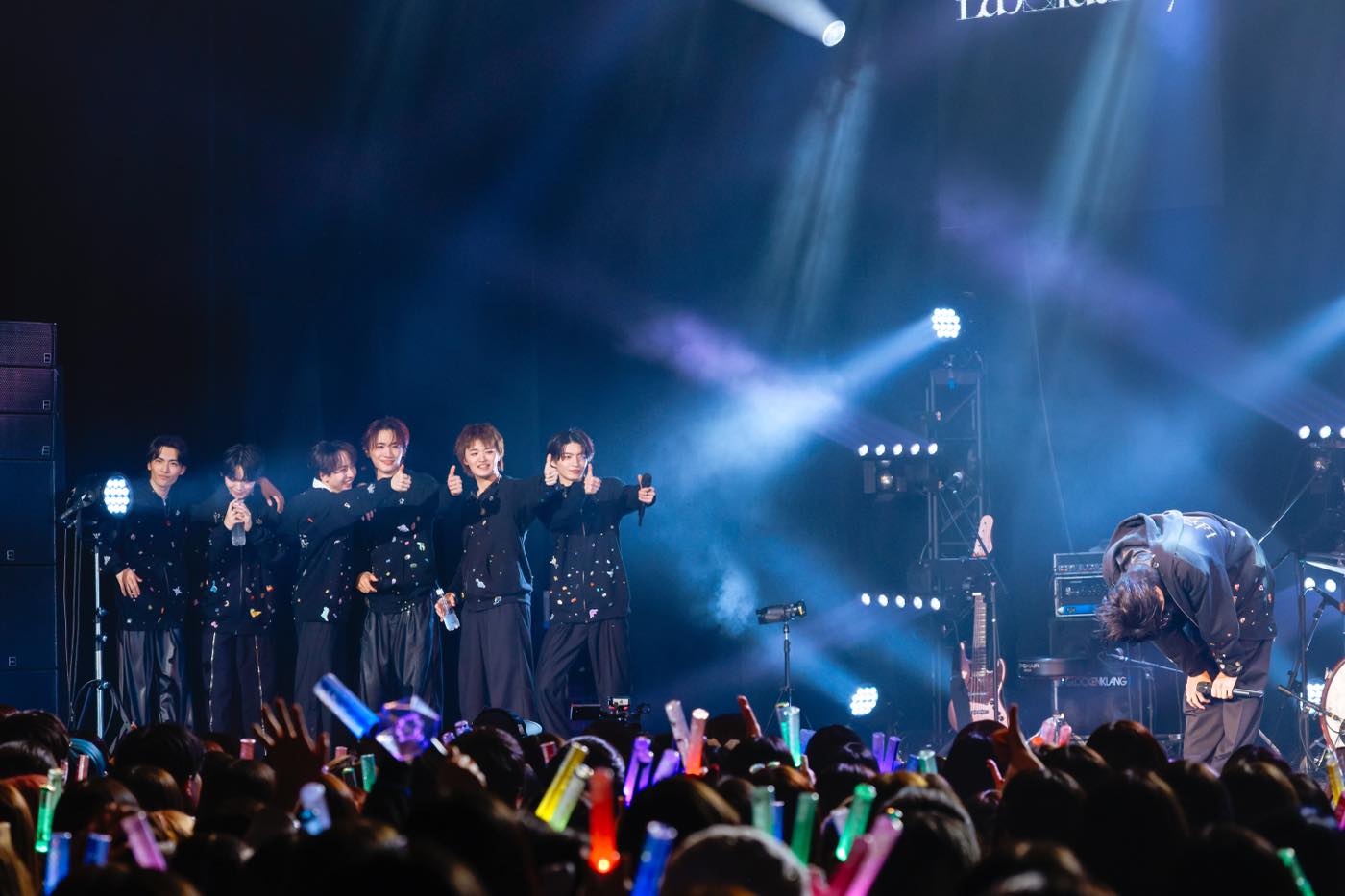 【ライブレポート】原因は自分にある。初の生バンド演奏で約1万2,000人を魅了！ファンクラブ限定ライブツアー終了 - 画像一覧（16/16）