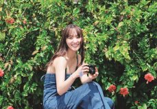 菅井友香写真集『たびすがい』より先行カット到着！無防備なランジェリー姿や鮮烈なビキニショットも