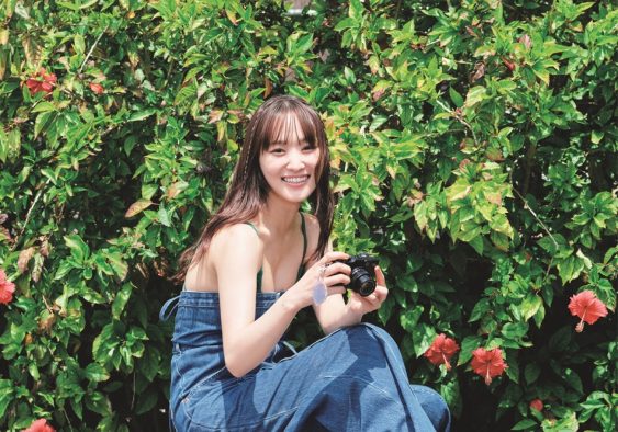 菅井友香写真集『たびすがい』より先行カット到着！無防備なランジェリー姿や鮮烈なビキニショットも