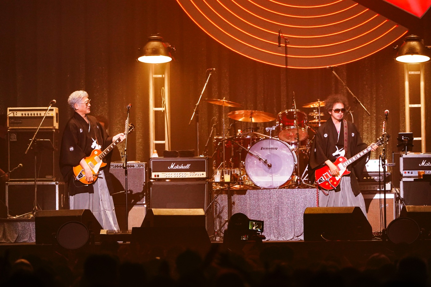 【ライブレポート】奥田民生×吉川晃司Ooochie Koochie、地元広島でラストライブ！「今年もお世話になりました！」