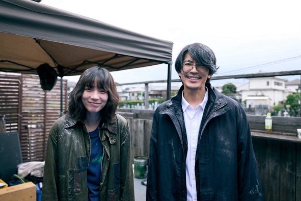 のん、藤木直人との“粉まみれ”2ショット公開！ドラマ『MISS KING』は「役者をやってきた中で大切な作品」