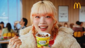 HANA・MAHINAが、マクドナルド新CMで巨大な“きのこの山＆たけのこの里”とダンス！「昔はきのこ派だったんですけど、今はたけのこ派です（笑）」