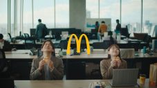 岡田准一＆山田杏奈が朝から自分を甘やかす！マクドナルド“朝マック(R)”新TVCM公開 - 画像一覧（7/10）