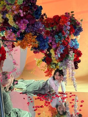 のん、蜷川実花が手掛けた『AERA』表紙ビジュアル公開！幻想的な姿に「キレイなレベルが段違い」