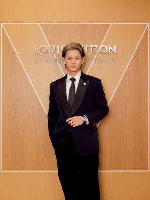 Number_i平野紫耀、ネイビーブルーのタキシードでルイ・ヴィトン展示会に来場