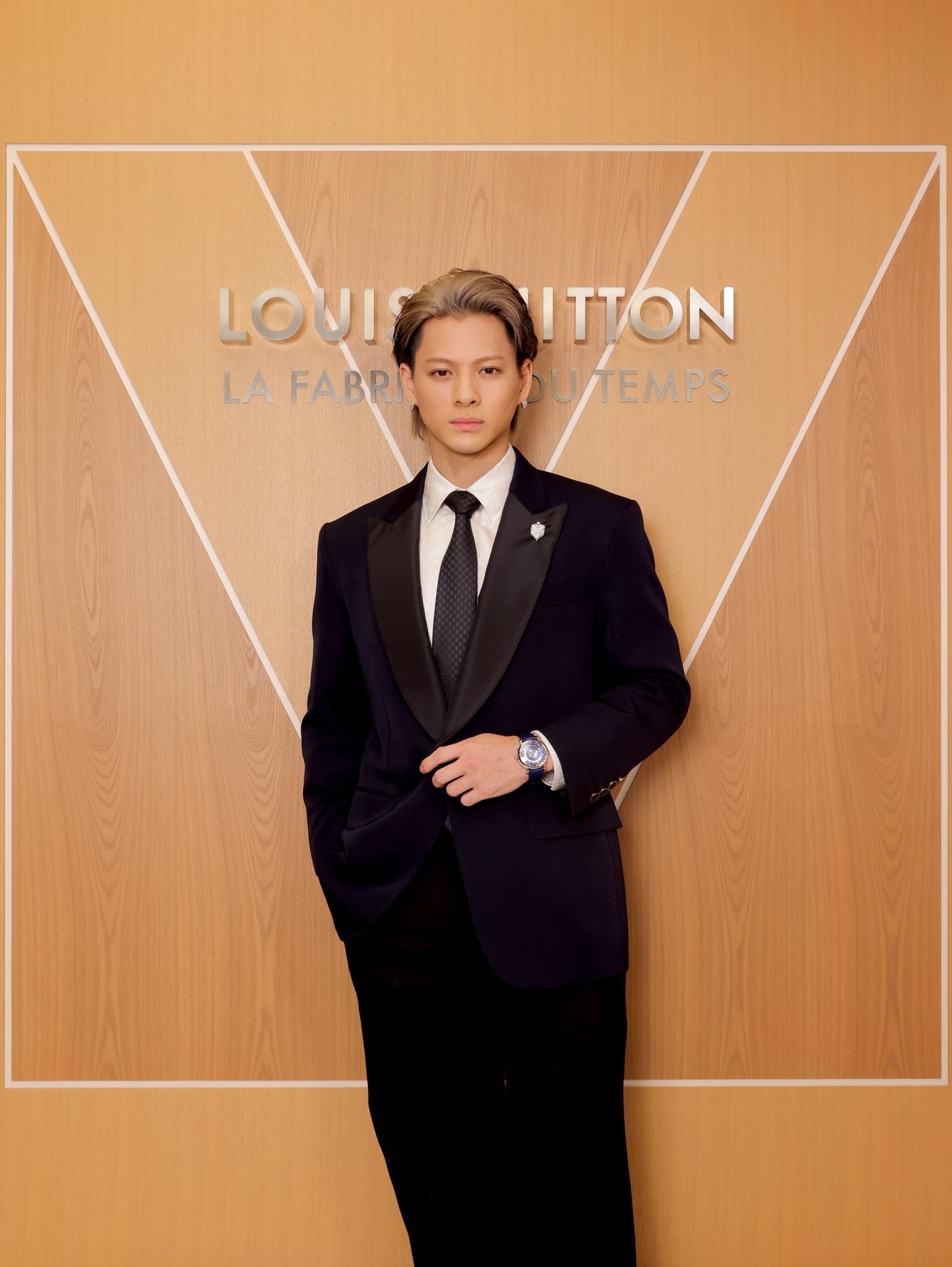Number_i平野紫耀、ネイビーブルーのタキシードでルイ・ヴィトン展示会に来場