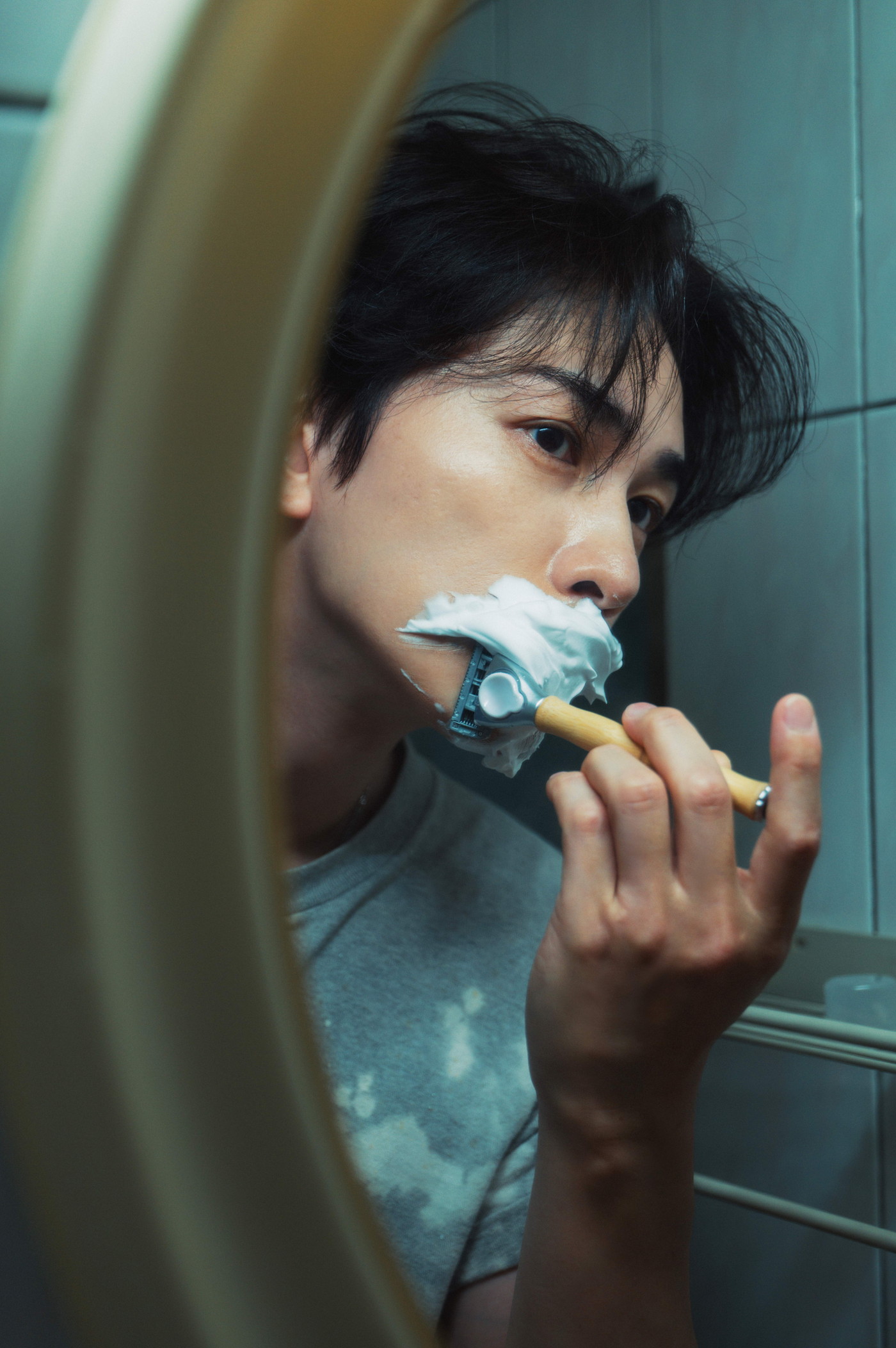 町田啓太、髭を剃る姿もセクシー！アニバーサリーフォトブックより台北での撮影カットが先行解禁