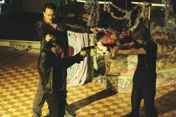 Snow Man佐久間大介主演映画『スペシャルズ』より佐久間・中本悠太・青柳翔の手に汗握る銃撃アクションクリップ解禁