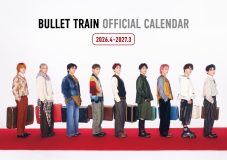 超特急、新オフィシャルカレンダーは6年ぶりのウィークリーカレンダー！9人それぞれの関係性が丁寧に切り取られた写真を満載