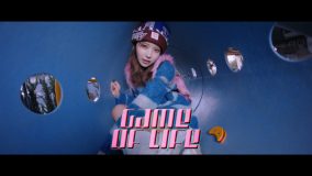 yousti（小林由依）、1stシングル「Game of Life」MV公開！注目は“Lポーズ”の振り付け