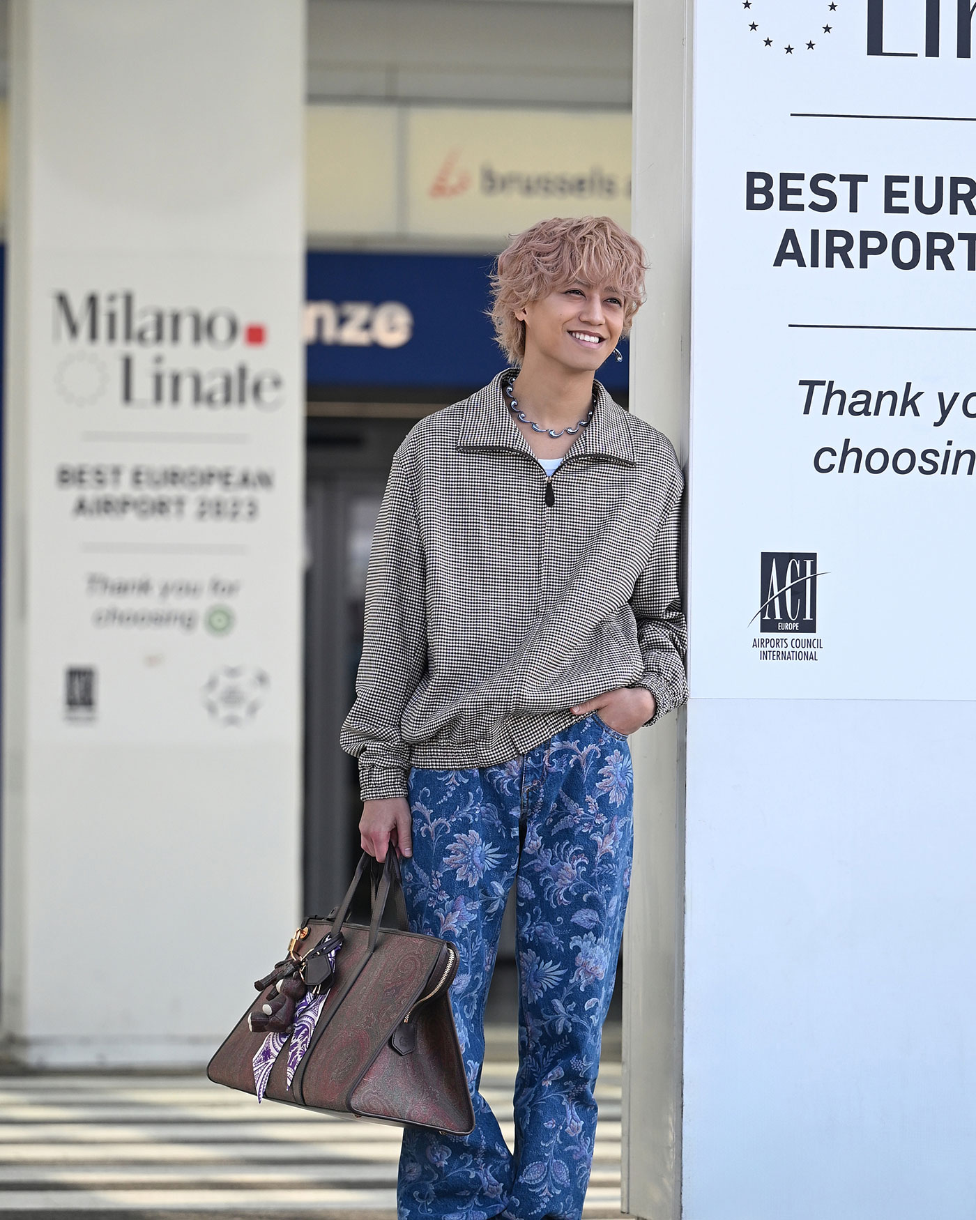 髙橋海人、エアポートルック披露！エトロのファッションショーに出席するためミラノに到着