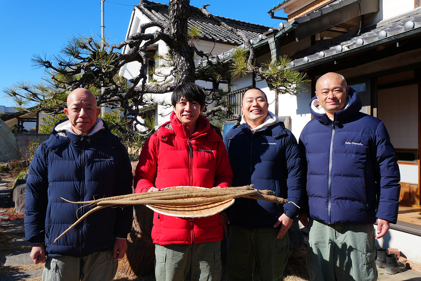 相葉雅紀がショベルカーに乗り込み大奮闘！埼玉・熊谷で旬のごぼう収穫に挑む