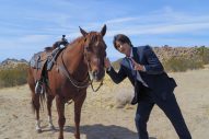 山下智久、恋人役・泉里香とのオフショット解禁！映画『正直不動産』でアメリカロケを敢行 - 画像一覧（2/4）