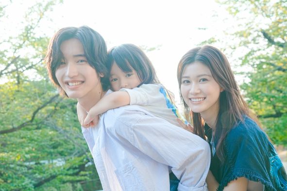 道枝駿佑演じる春人と生見愛瑠演じる綾音の間に生まれた子ども“春歌”の存在が初解禁！映画『君が最後に遺した歌』大ヒットスタート
