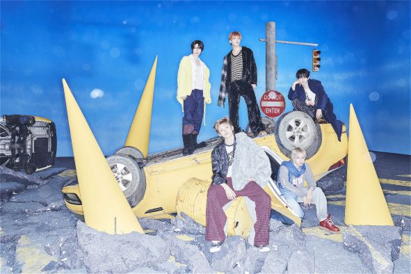 TOMORROW X TOGETHER、8thミニアルバム2つ目のコンセプトフォトを公開！嵐が過ぎ去った後の原始的な飢えを表現