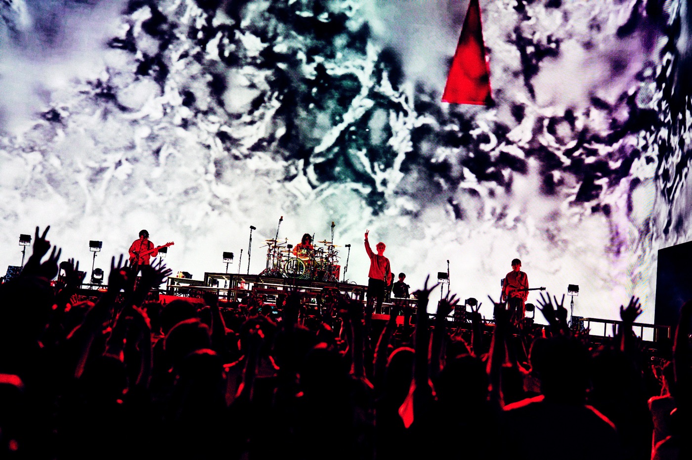 【ライブレポート】ONE OK ROCK、UVERworld・YOASOBIと熱い共演！Awichもサプライズ登場