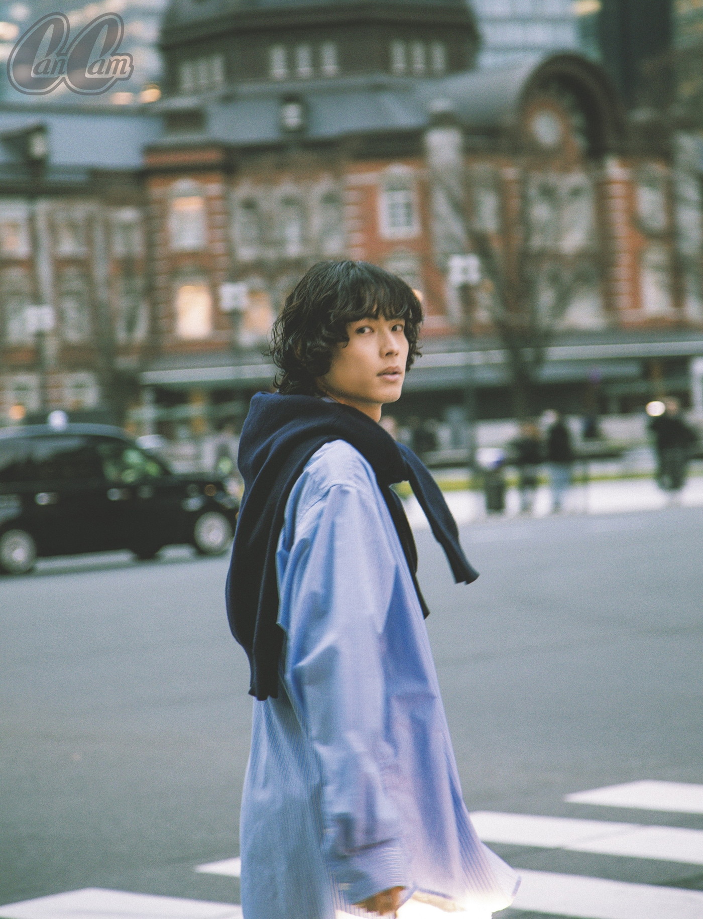 松村北斗がSixTONES『CanCam』連載「＃ストさんぽ」に登場！静岡から通った思い出の丸の内をおさんぽ