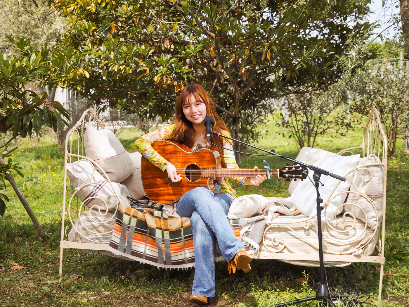 『ノノガ』ファイナリスト“ふみの”3ヵ月連続特番第2弾は、緑溢れる開放的なロケーションで弾き語り