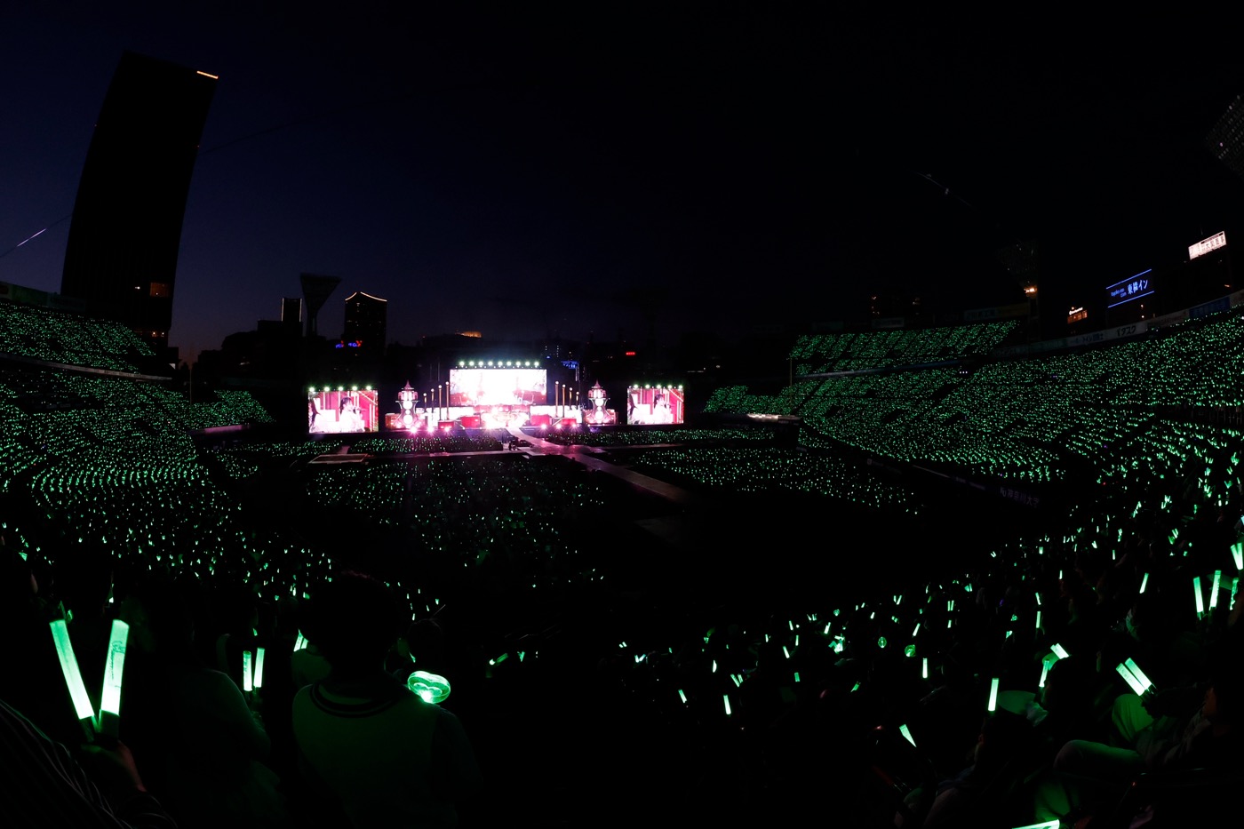 【ライブレポート】＝LOVE結成8周年ツアーファイナル大盛況！2日間で約7万人動員、新曲も披露 - 画像一覧（14/17）