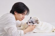 中島健人、ペットケアコスメブランドの新WEB CMに出演！“ペットは飼う存在ではなく家族の一員”という想いを表現 - 画像一覧（2/3）