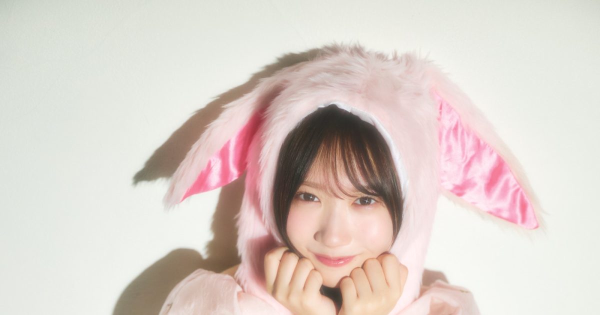 日向坂46藤嶌果歩が表紙を飾る『BRODY』より未公開カット3点解禁 – THE
