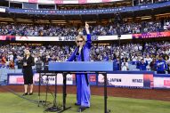 【レポート】YOSHIKI、2年ぶりにドジャー・スタジアムに凱旋！前代未聞のパフォーマンスで会場に大歓声を巻き起こす - 画像一覧（2/7）