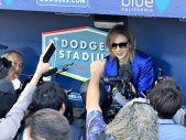 【レポート】YOSHIKI、2年ぶりにドジャー・スタジアムに凱旋！前代未聞のパフォーマンスで会場に大歓声を巻き起こす - 画像一覧（5/7）