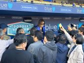 【レポート】YOSHIKI、2年ぶりにドジャー・スタジアムに凱旋！前代未聞のパフォーマンスで会場に大歓声を巻き起こす - 画像一覧（6/7）