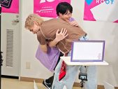 JO1金城碧海、白岩瑠姫、豆原一成が『音道楽√』で藤岡アナに握手やハグ！河野純喜は神ファンサも - 画像一覧（5/6）