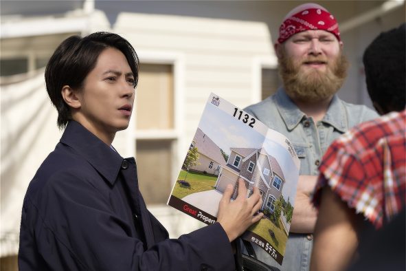 海外詐欺師と対峙する、山下智久発案の英語セリフが炸裂！映画『正直不動産』本編映像解禁
