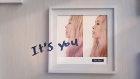 AI、新曲「It’s You」のリリックビデオを公開！大切な人との思い出の写真が使用された映像に