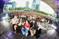 【ライブレポート】Novelbrightの大阪フリーライブに1.5万人が集結！「大阪人は無料が好きですから（笑）。一緒です、僕らも関西人なので」