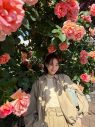 のん、満開のバラに囲まれた眼福ショットを大量投稿！「笑顔最強」「薔薇に負けない美しさ」 - 画像一覧（1/5）