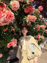 のん、満開のバラに囲まれた眼福ショットを大量投稿！「笑顔最強」「薔薇に負けない美しさ」 - 画像一覧（2/5）