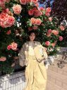 のん、満開のバラに囲まれた眼福ショットを大量投稿！「笑顔最強」「薔薇に負けない美しさ」 - 画像一覧（3/5）