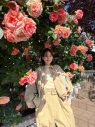 のん、満開のバラに囲まれた眼福ショットを大量投稿！「笑顔最強」「薔薇に負けない美しさ」 - 画像一覧（4/5）
