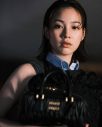 のん×齋藤飛鳥、クールさとモード感が際立つお腹チラ見せmiumiuコーデショット公開にファン歓喜 - 画像一覧（3/7）