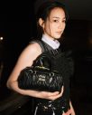 のん×齋藤飛鳥、クールさとモード感が際立つお腹チラ見せmiumiuコーデショット公開にファン歓喜 - 画像一覧（4/7）