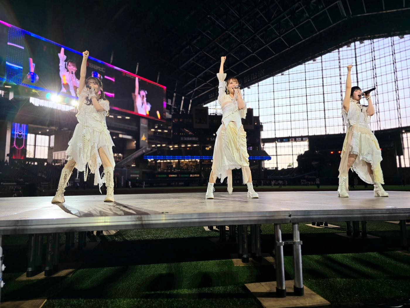 ClariS『FIGHTERS ENTERTAINMENT WEEKEND』に初登場！ファーストピッチではクララがピッチングに挑戦