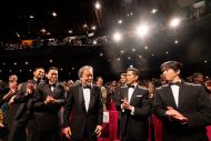【レポート】本木雅弘、菅田将暉、宮舘涼太らがタキシード姿でカンヌのレッドカーペットに登場 - 画像一覧（4/6）