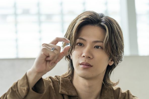 Number_i神宮寺勇太、自ら描いたスケッチをもとにミキモトのハイジュエリーオーダーを体験