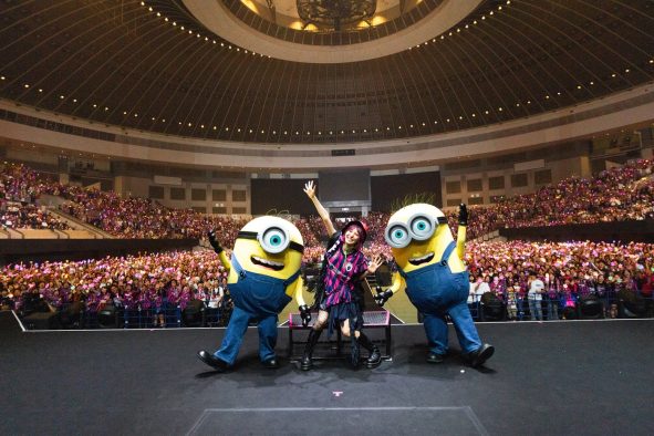 【ライブレポート】LiSAアリーナツアーファイナルをミニオンが祝福！国内ホールツアーが決定