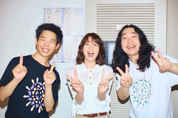 のん、かが屋との3ショットに反響！「御三方の笑顔見てるだけでこちらもチャージ」