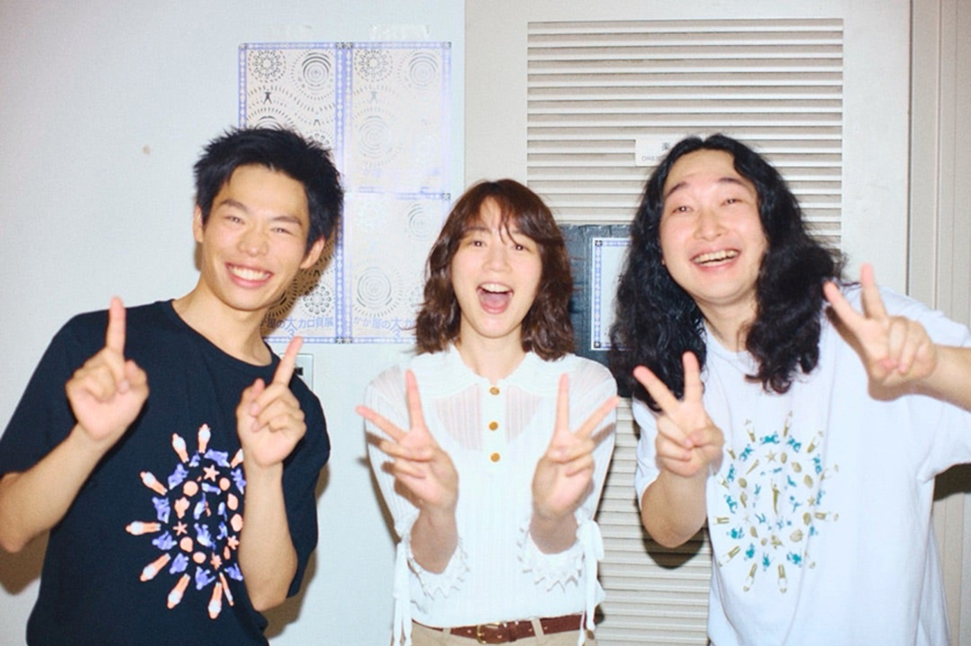 のん、かが屋との3ショットに反響！「御三方の笑顔見てるだけでこちらもチャージ」
