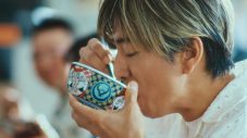 木村拓哉が吉野家の“夏の定番”を豪快にかき込む！新TVCM『オレと麦とろ牛』篇公開 - 画像一覧（3/3）