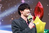 【レポート】SixTONESジェシー、劇場版『ケロロ軍曹』完成披露試写会でメンバーとの“筋肉の絆”を語る「写真を撮ってグループLINEに送ったりしています」 - 画像一覧（2/8）