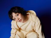 あいみょん、自身の楽曲のオケを聴いて即座に歌唱する『この曲歌えるかな？チャレンジ!!』でまさかの大苦戦！ベストアルバムリリース決定記念動画公開 - 画像一覧（2/3）