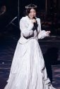 【ライブレポート】米国人ライターが観た、松任谷由実最新ライブ。「このツアーが強く印象付けるのは、創作衝動に突き動かされる人間からしか生まれない創造性だ」 - 画像一覧（4/10）