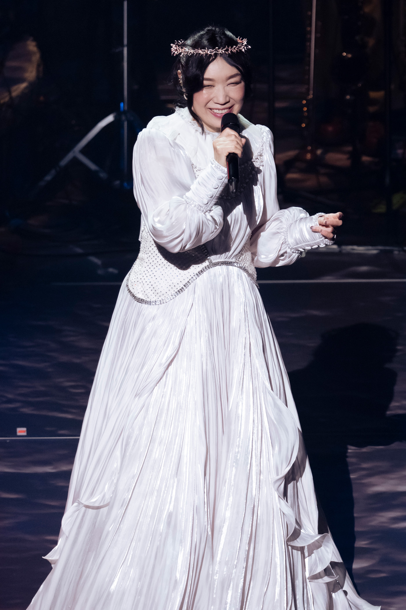 【ライブレポート】米国人ライターが観た、松任谷由実最新ライブ。「このツアーが強く印象付けるのは、創作衝動に突き動かされる人間からしか生まれない創造性だ」 - 画像一覧（4/10）