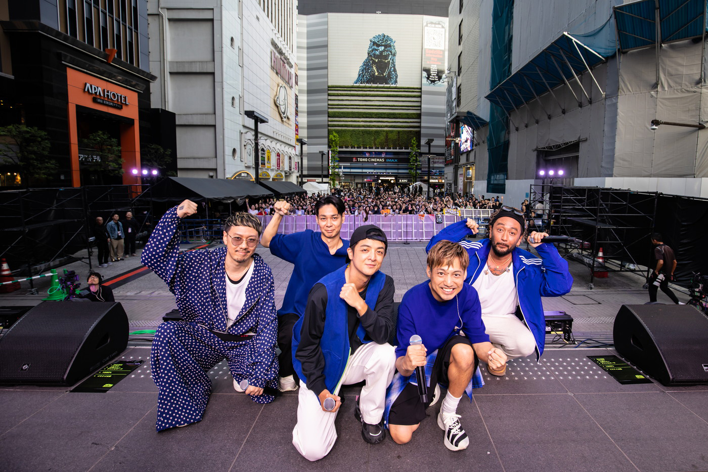 【ライブレポート】ORANGE RANGE“BLUEGE RANGE”と名前を変え、新宿歌舞伎町で一夜限りのゲリラライブ敢行 - 画像一覧（30/38）